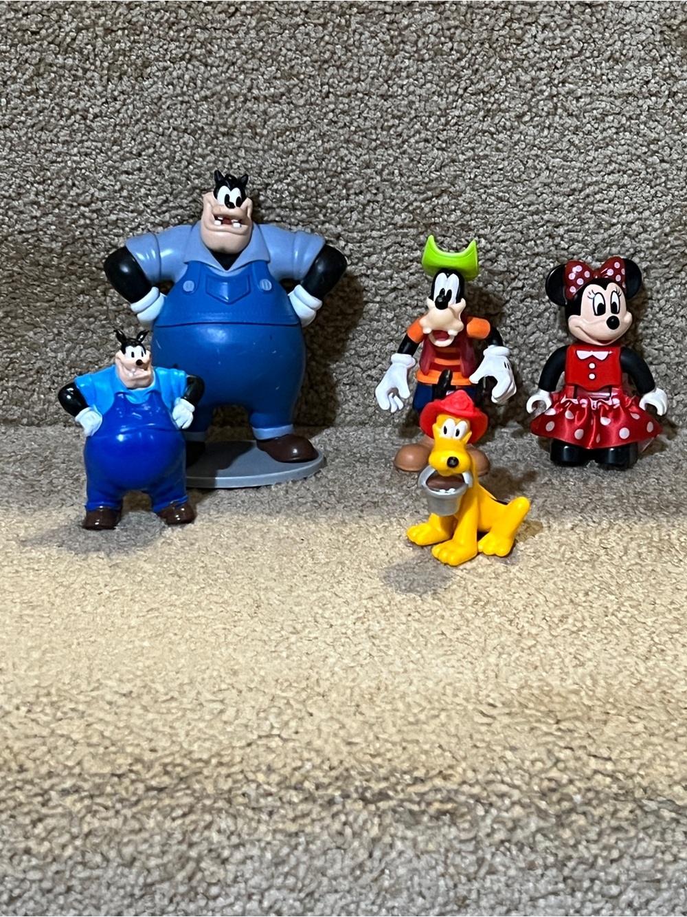 Disney lot of 5 figure pvc Pete &  Fireman Pluto & Duplo Minnie  mouse & Goofy